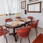 Cozy In With House Sea View דירה