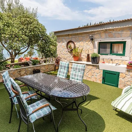 2 Bedroom Awesome In Appartement