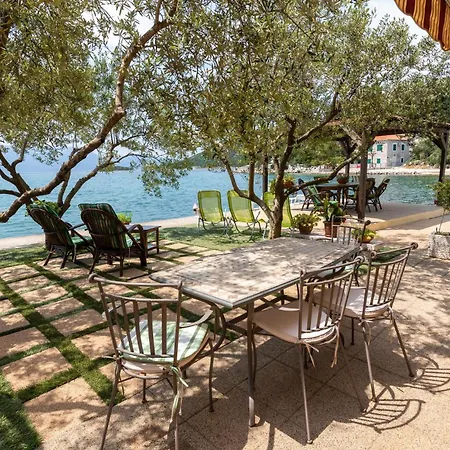 2 Bedroom Awesome In *