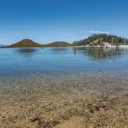 2 Bedroom Awesome In Appartement *