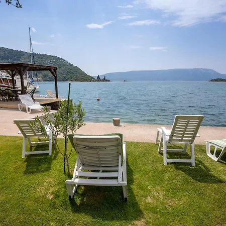 2 Bedroom Awesome In Appartement Blace