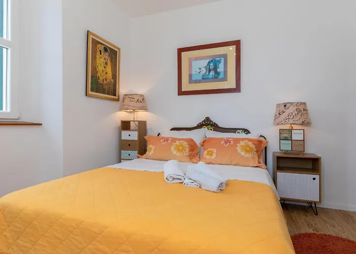 2 Bedroom Awesome In * 布拉采