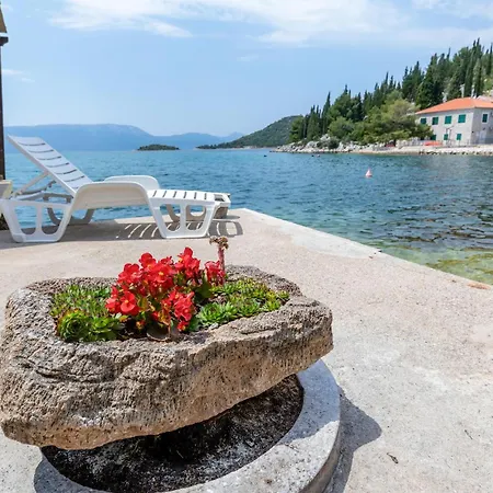 2 Bedroom Awesome In Daire Blace