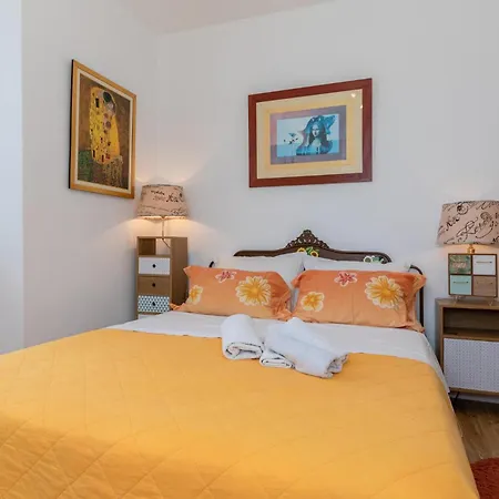 2 Bedroom Awesome In * 布拉采