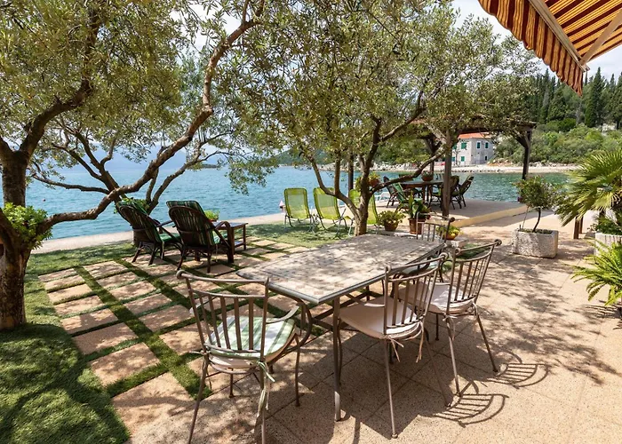 2 Bedroom Awesome In *